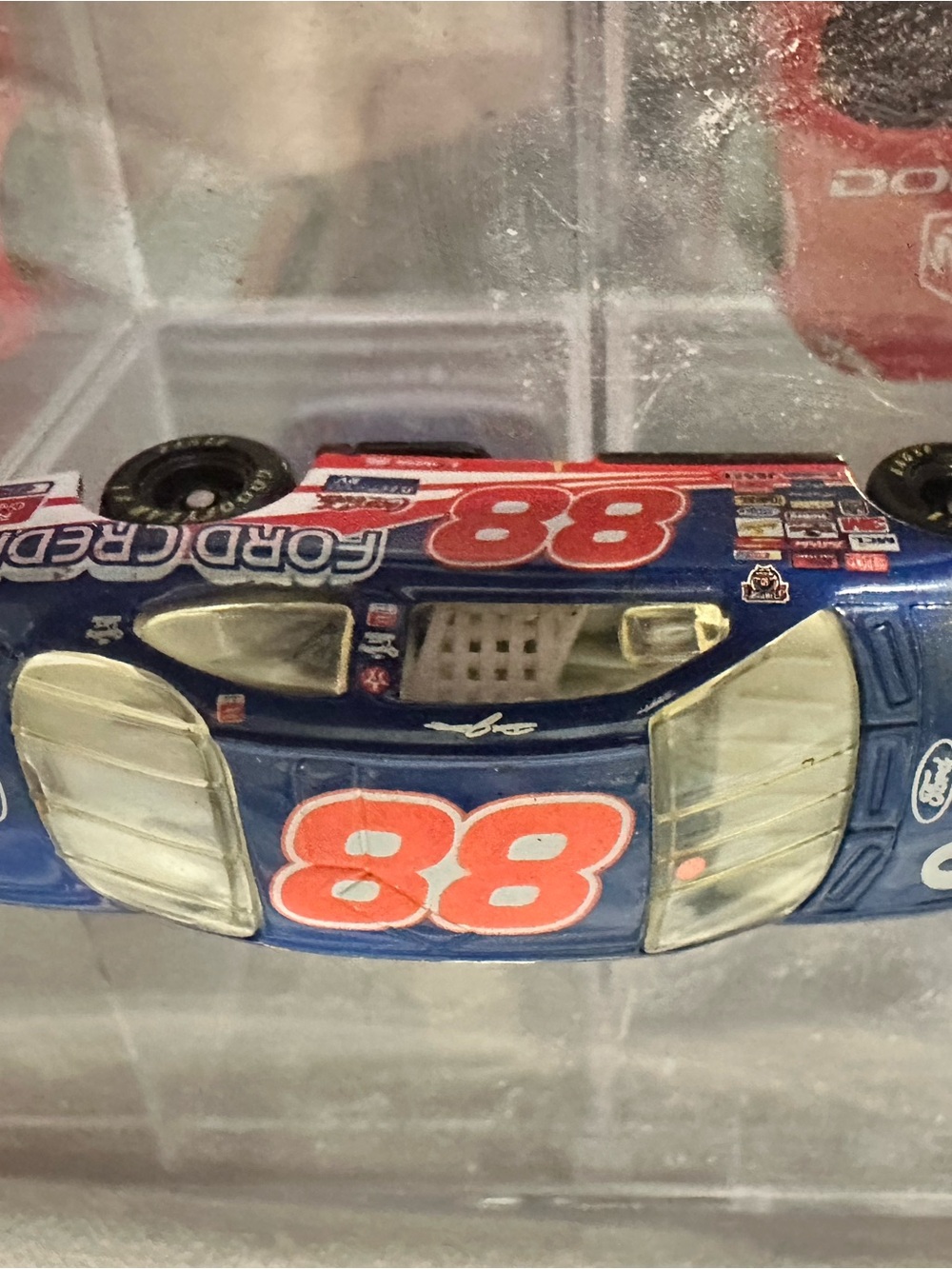 Dale Jarrett #88 Ford Taurus Quality Care 1:32 Scale Diecast NASCAR Car - Picture 3 of 6